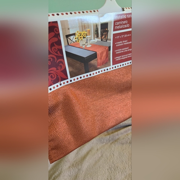 NEW BURNT ORANGE METALLIC TABLE RUNNER - Picture 3 of 4